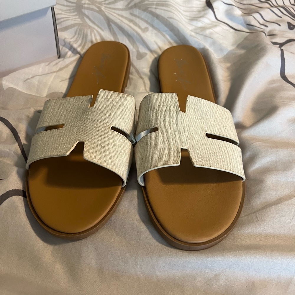 Mari A flat sandals NO OFFERS